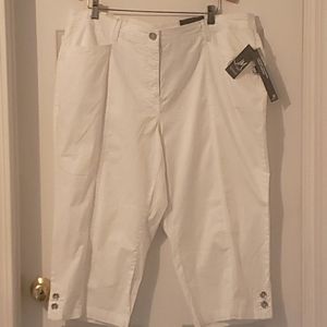 NWT JM COLLECTION 20 Wide Plus White Crop Pants